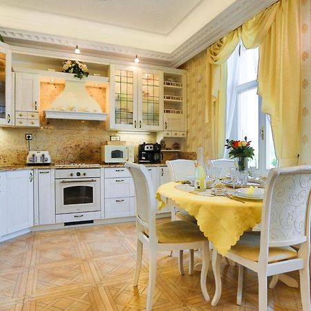 Apartman Nostalgia การ์โลวีวารี ภายนอก รูปภาพ