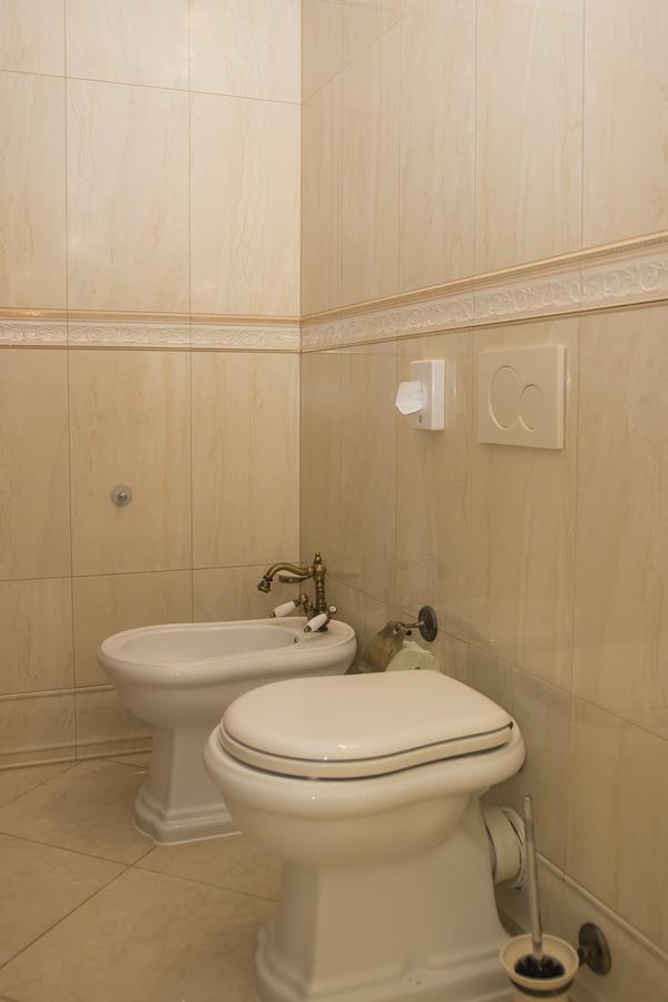 Apartman Nostalgia การ์โลวีวารี ภายนอก รูปภาพ