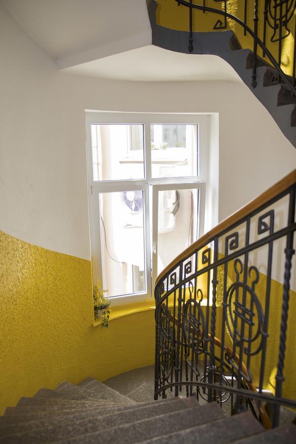 Apartman Nostalgia การ์โลวีวารี ภายนอก รูปภาพ